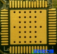 這是最不好的通孔設計，貫穿通孔直接擺放于QFN的接地散熱墊上，制造上無法確保其錫量，也就無法確保焊接良好。