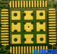 這個通孔的設計勉強可以接受，只剩下正中間一個通孔沒有塞孔，而且孔徑也變小了。