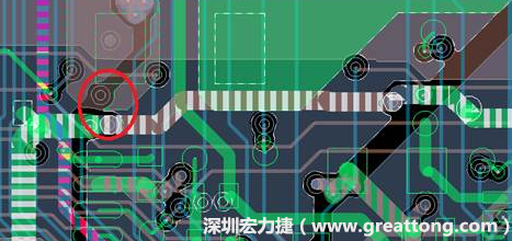 慢慢確認CAF發(fā)生的位置后，可以配合Gerber查看PCB的結(jié)構(gòu)是否有通孔太近或是線路太近的問題。