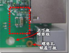 有人認(rèn)為電容旁邊已經(jīng)有螺絲將電路板固定于機(jī)殼上了，不應(yīng)該發(fā)生電路板彎曲的現(xiàn)象才對(duì)。