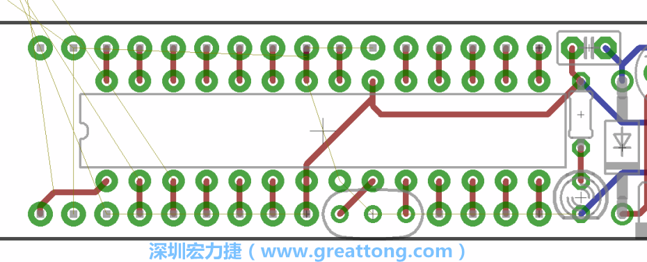 諧振器應(yīng)擺放在ATmega微控制器的針腳8、9和10旁邊，在共鳴器和微控制器中間的高頻信號線應(yīng)該要愈短愈好，此外，其它的信號線應(yīng)該要遠離這個區(qū)域且配置在諧振器的下方，這樣做是為了防止不必要的無線電波干擾。
