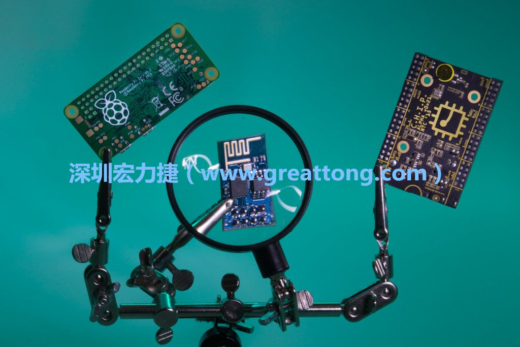 A Raspberry Pi Zero、ESP8266和CHIP。